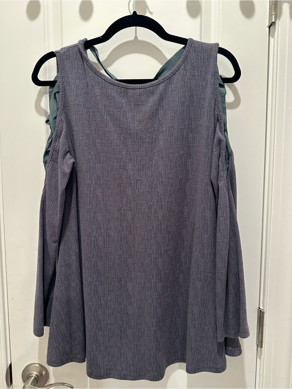 She + Sky Cold-Shoulder Tunic in Heathered Purple with Teal Accents